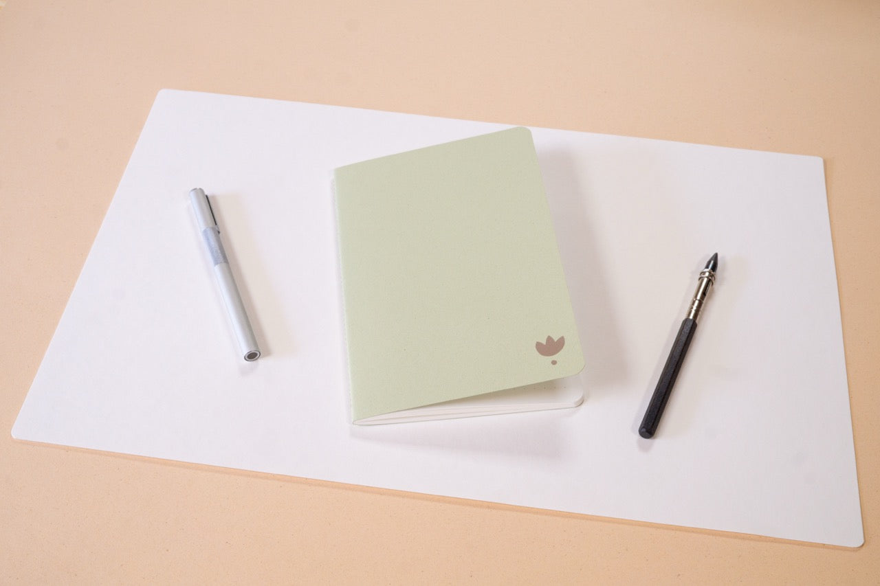 Cahier pointillé - Les essentiels · Reliure Singer & dorure