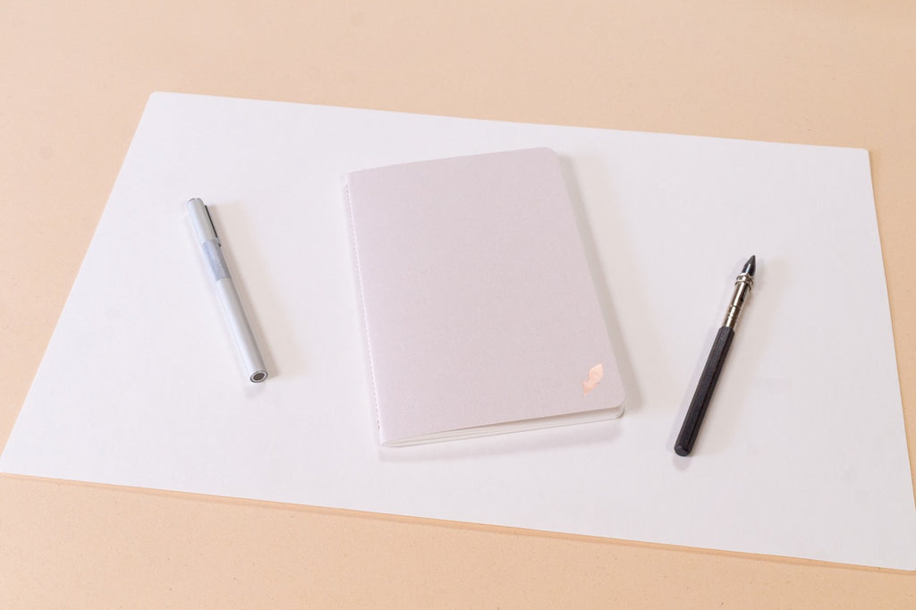 Cahier ligné - Les essentiels · Reliure Singer & dorure