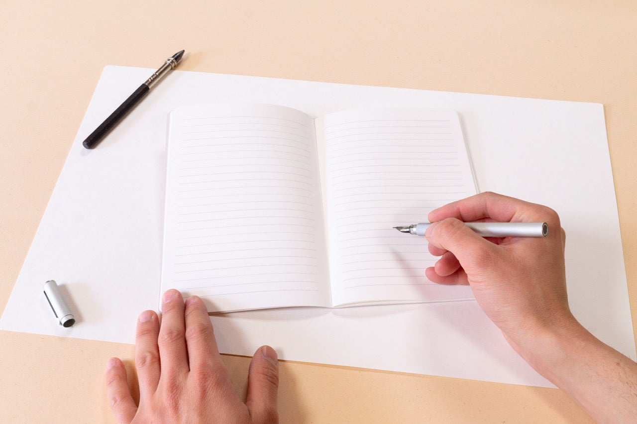 Cahier ligné - Les essentiels · Reliure Singer & dorure