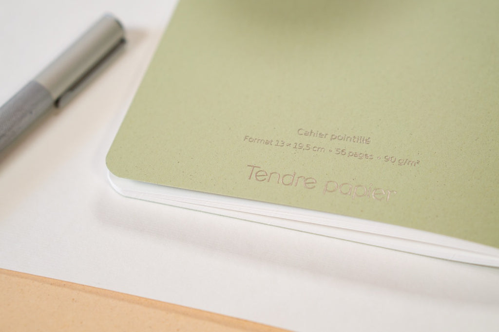 Cahier pointillé - Les essentiels · Reliure Singer & dorure